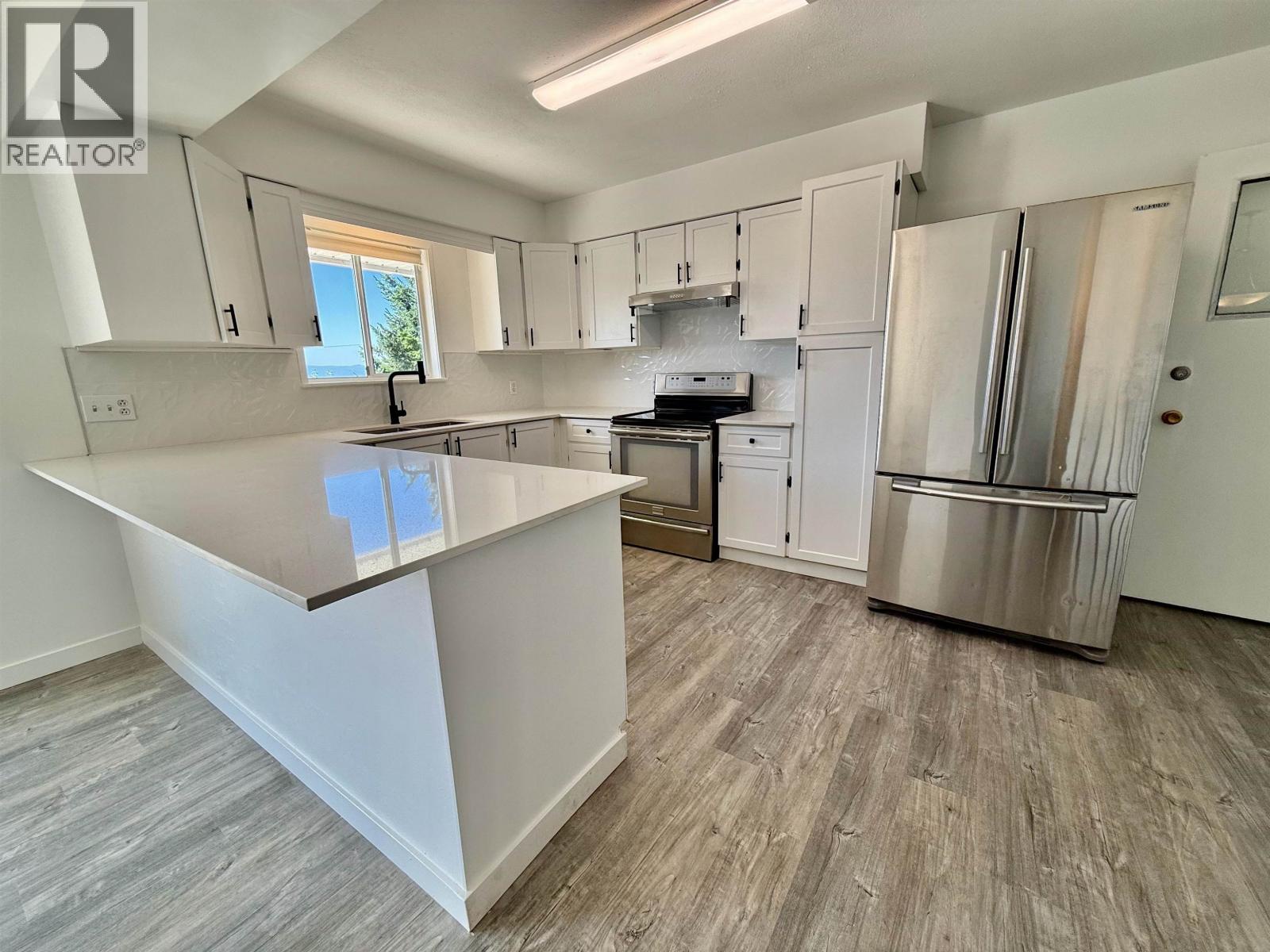 6472 Jasper Road, Sechelt, British Columbia