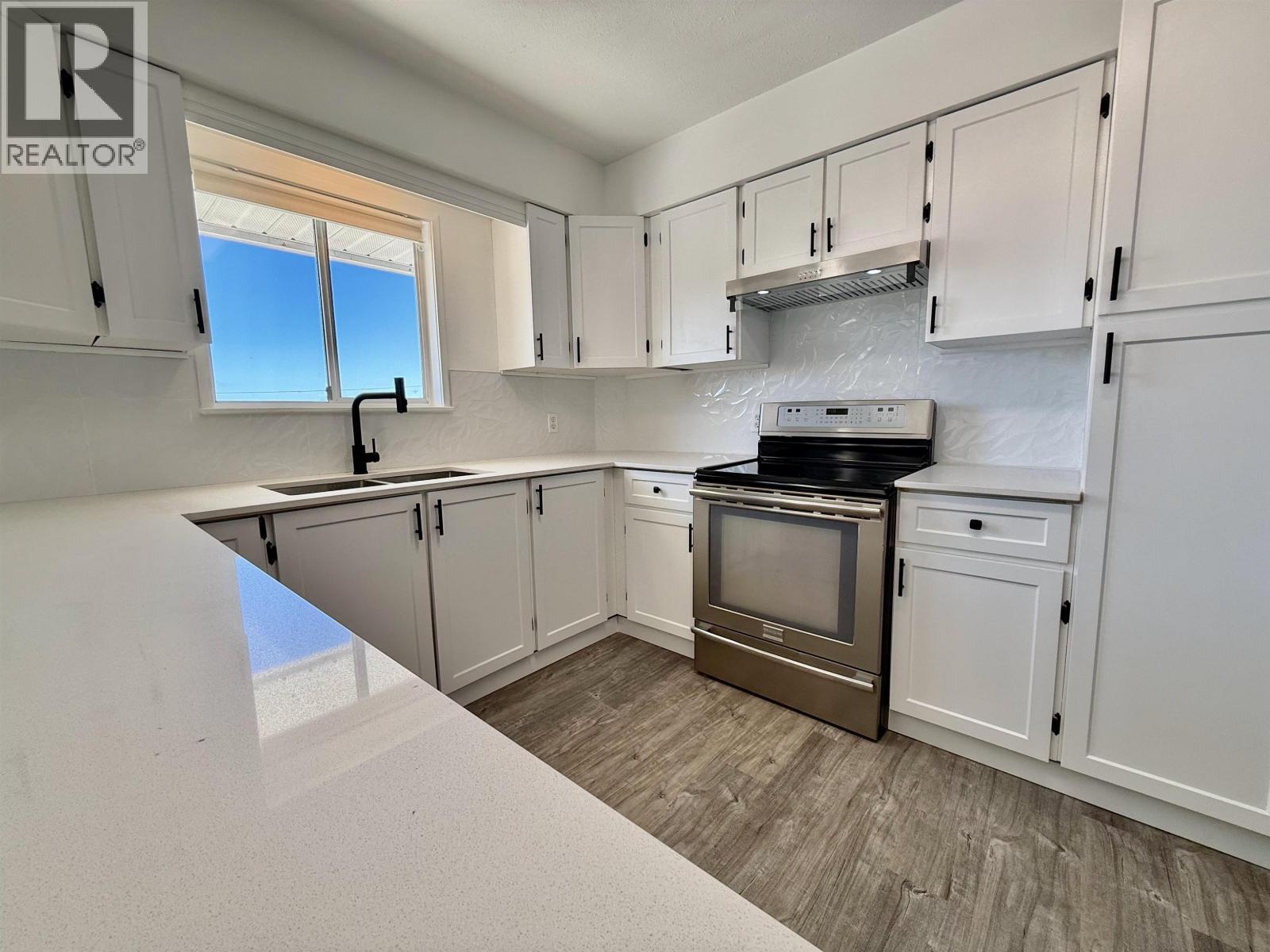 6472 Jasper Road, Sechelt, British Columbia