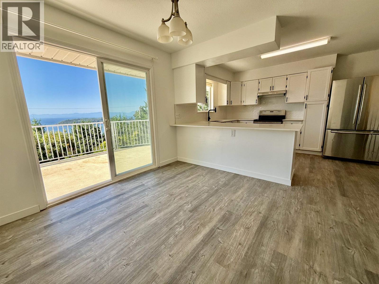 6472 Jasper Road, Sechelt, British Columbia