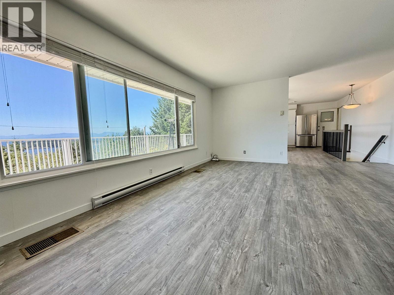 6472 Jasper Road, Sechelt, British Columbia