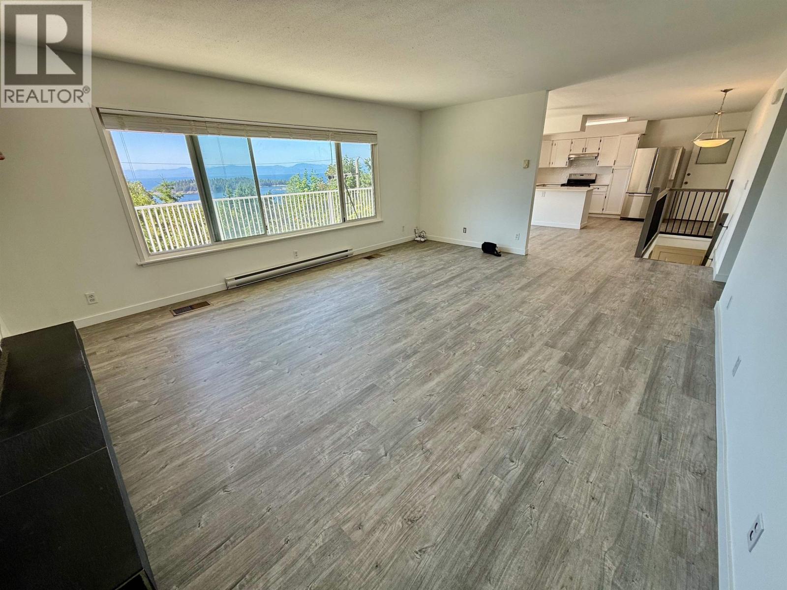 6472 Jasper Road, Sechelt, British Columbia