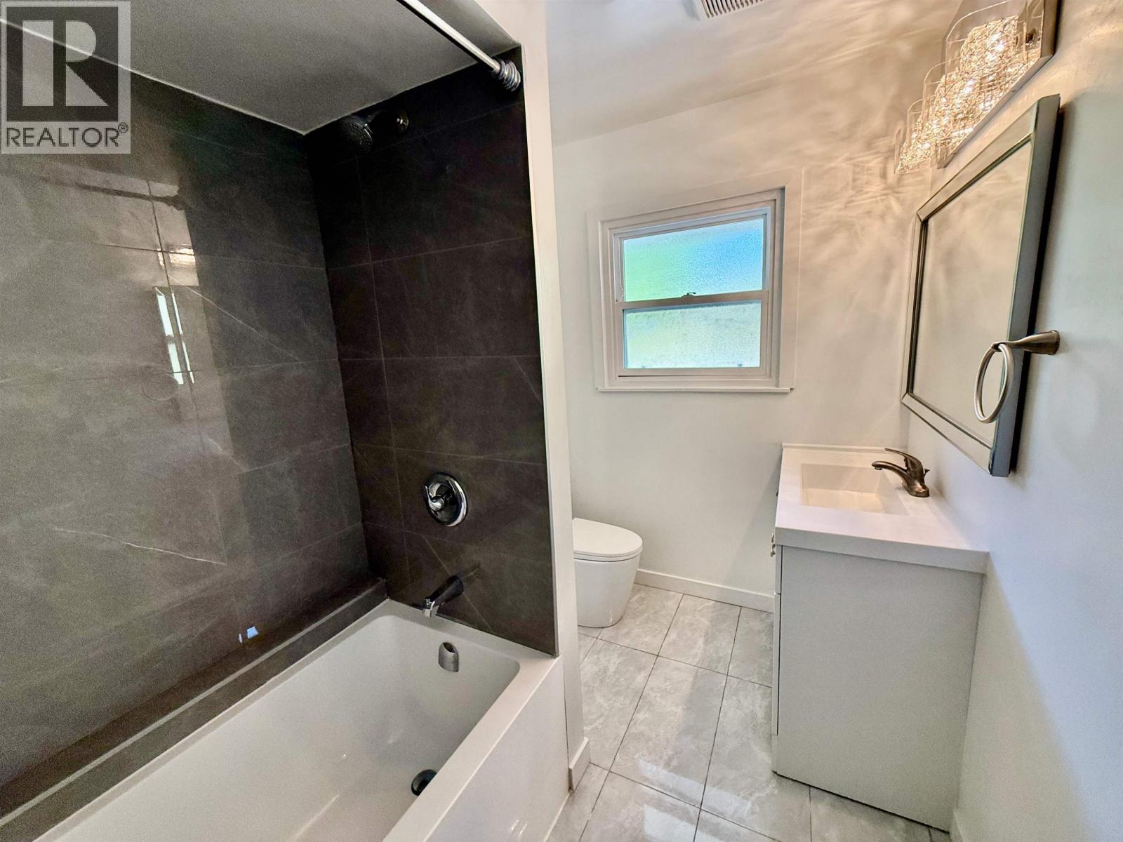 6472 Jasper Road, Sechelt, British Columbia