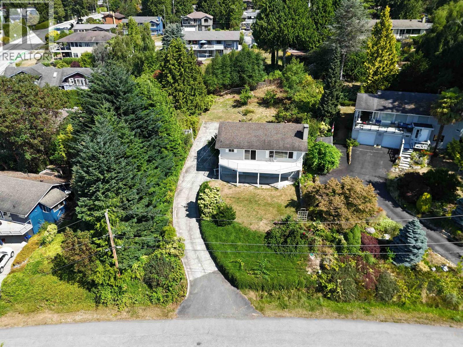6472 Jasper Road, Sechelt, British Columbia