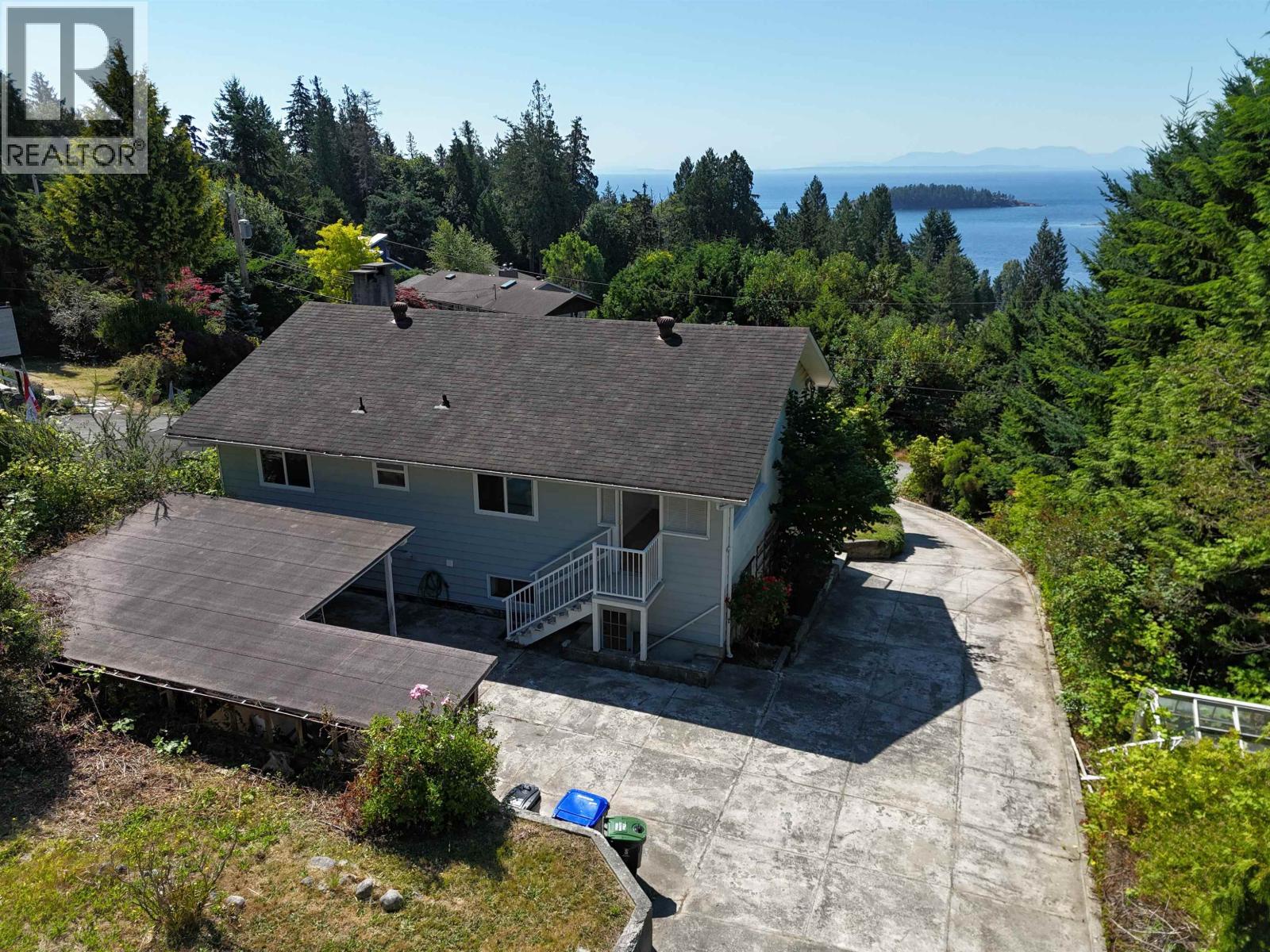 6472 Jasper Road, Sechelt, British Columbia