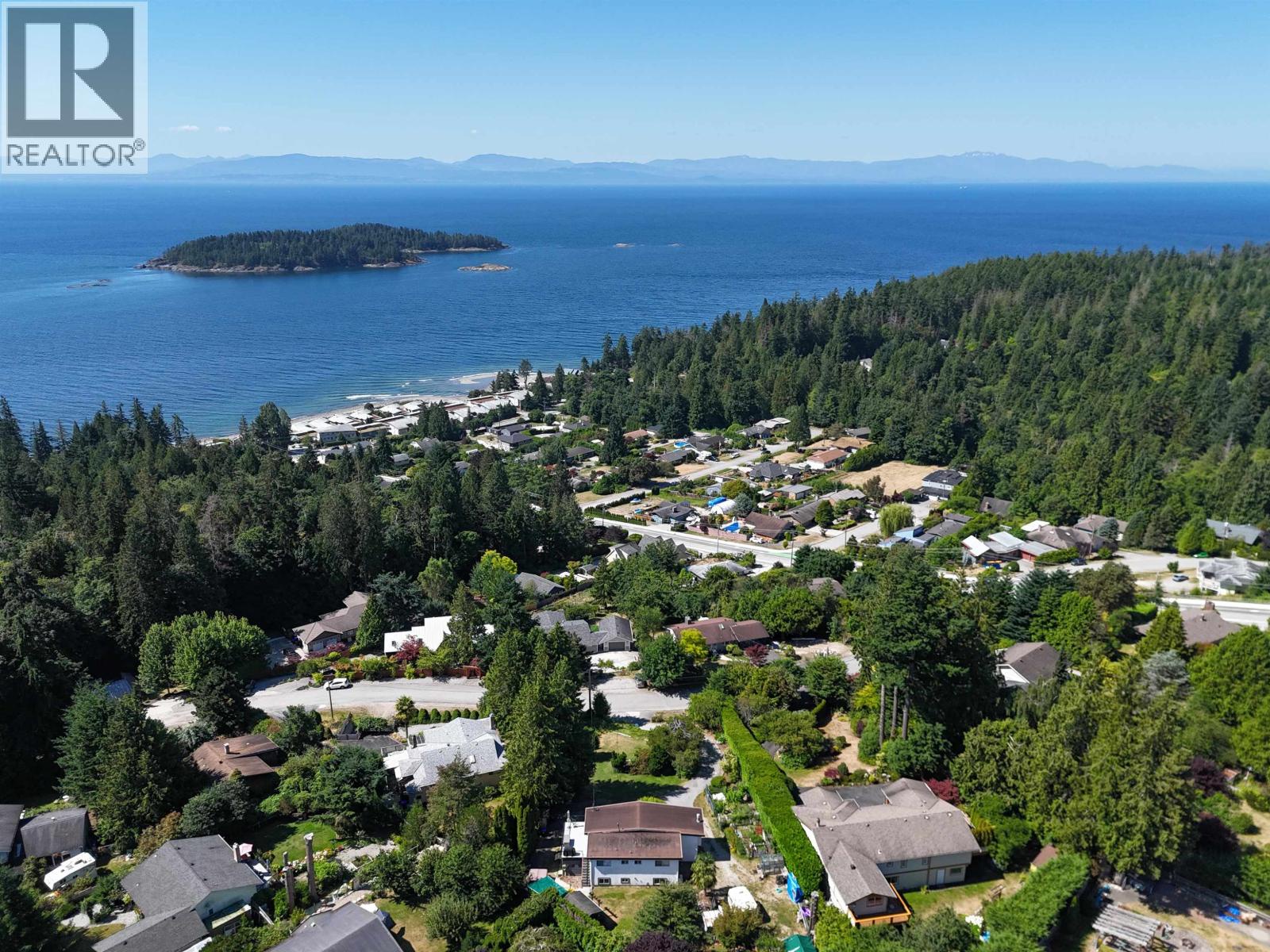 6472 Jasper Road, Sechelt, British Columbia