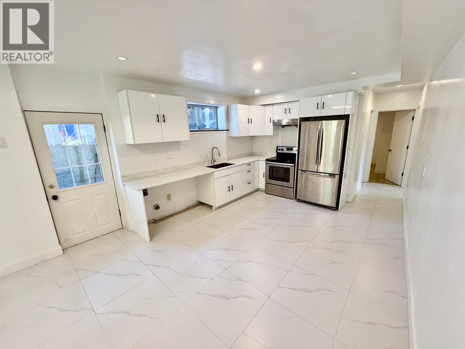 6472 Jasper Road, Sechelt, British Columbia