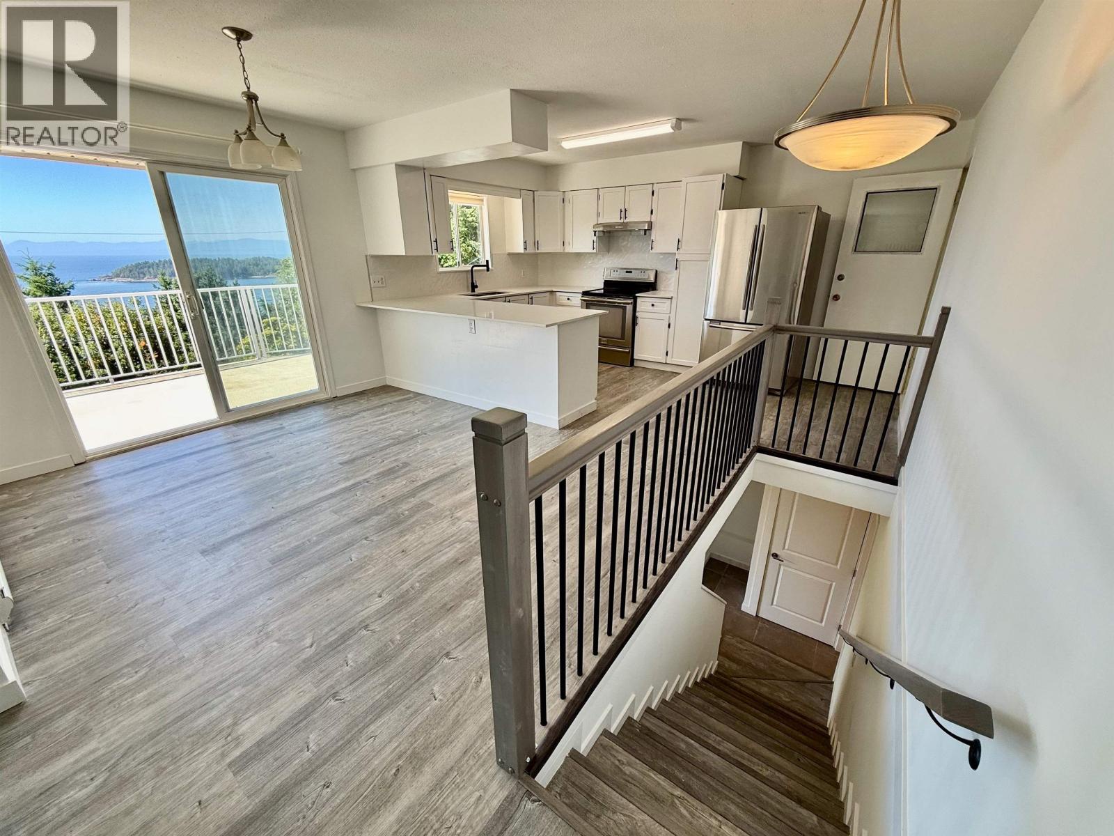 6472 Jasper Road, Sechelt, British Columbia