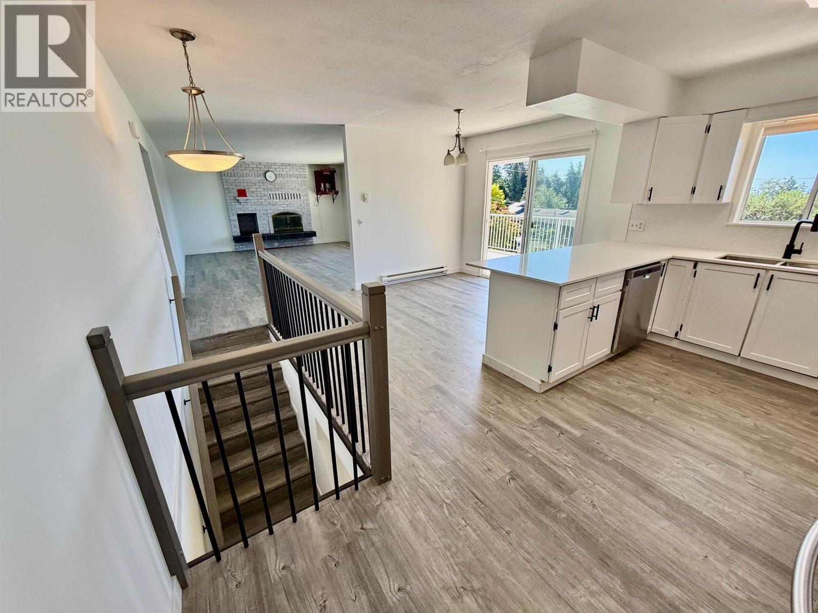 6472 Jasper Road, Sechelt, British Columbia