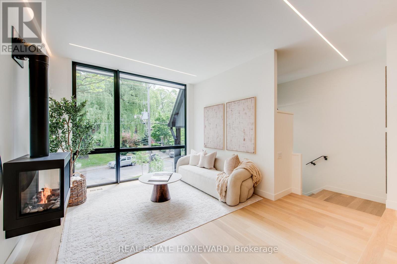 174 Kenilworth Avenue, Toronto (the Beaches), Ontario