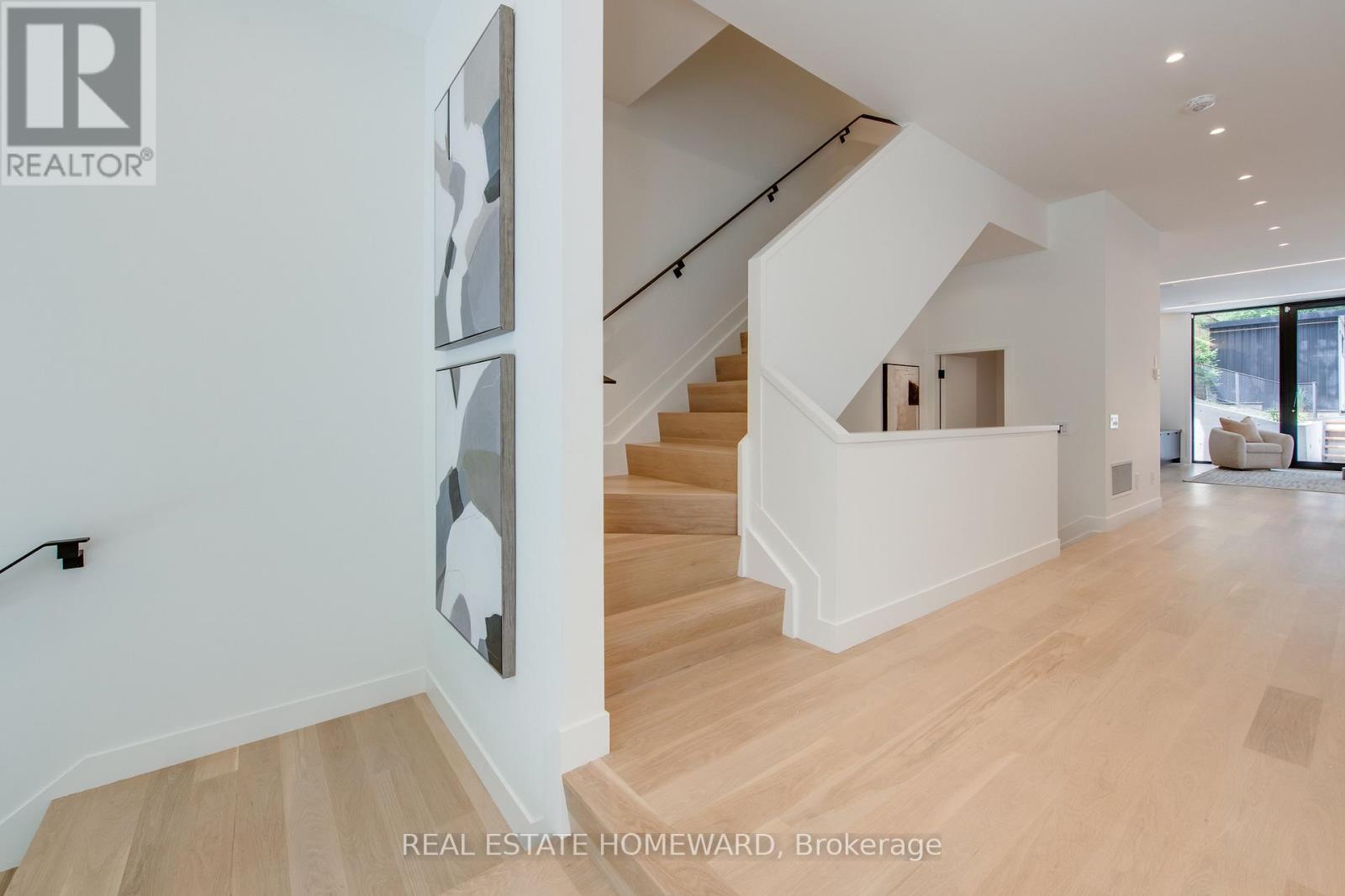 174 Kenilworth Avenue, Toronto (the Beaches), Ontario