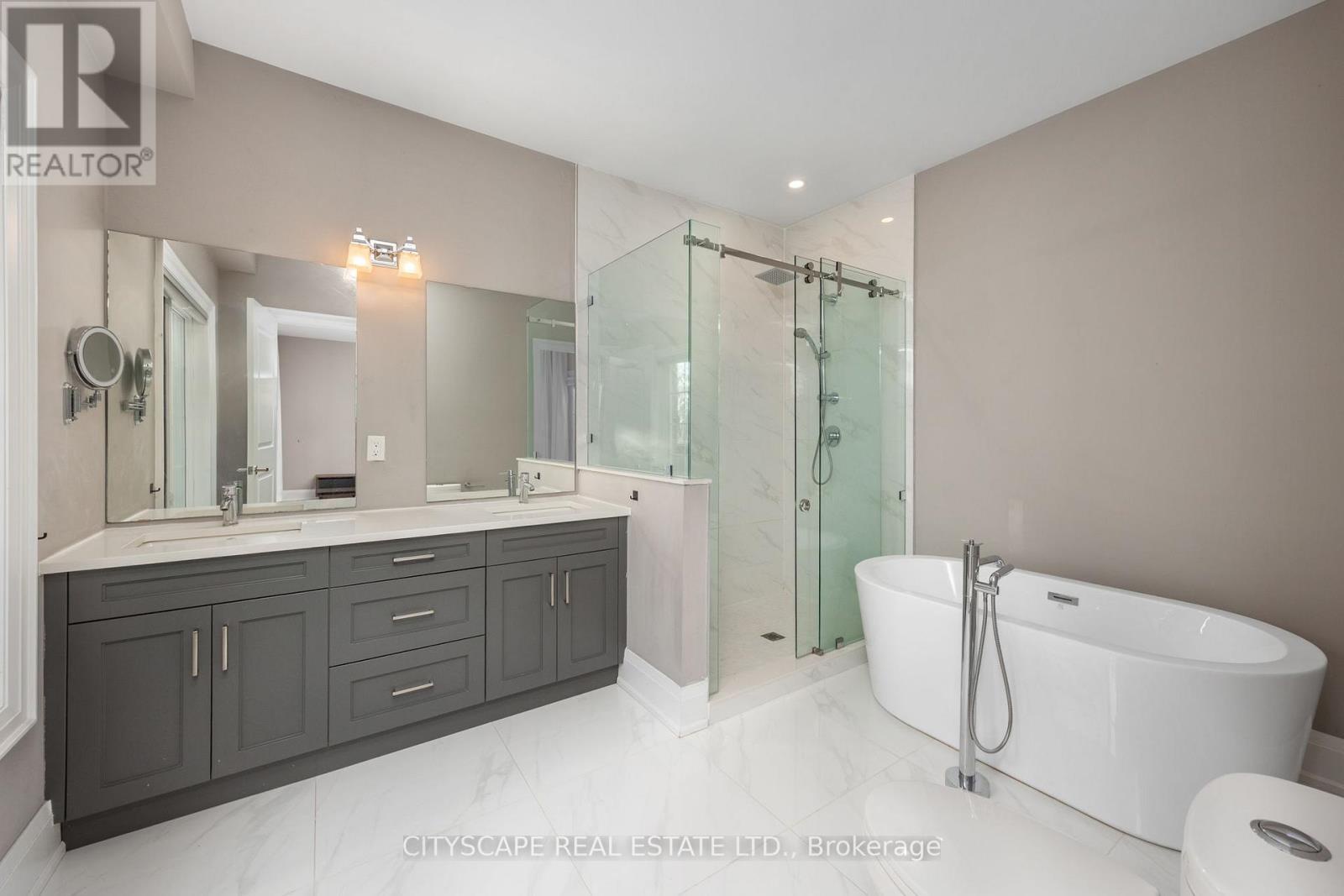 74 Old Bloomington Road, Aurora (aurora Estates), Ontario