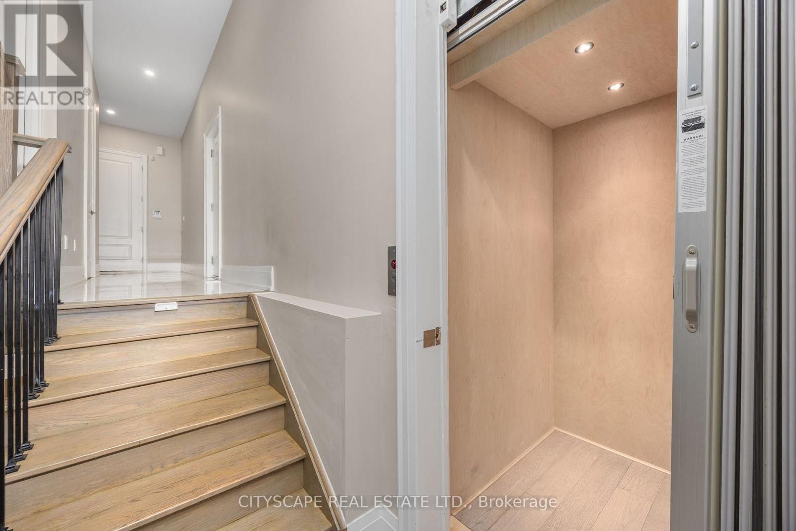 74 Old Bloomington Road, Aurora (aurora Estates), Ontario