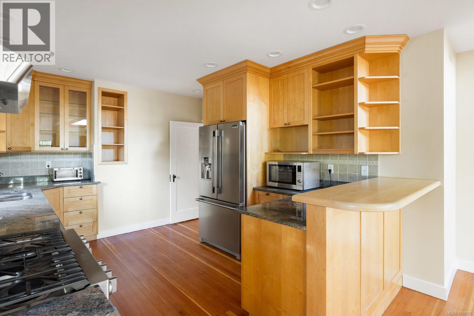 2168 Bartlett Ave, Oak Bay, British Columbia