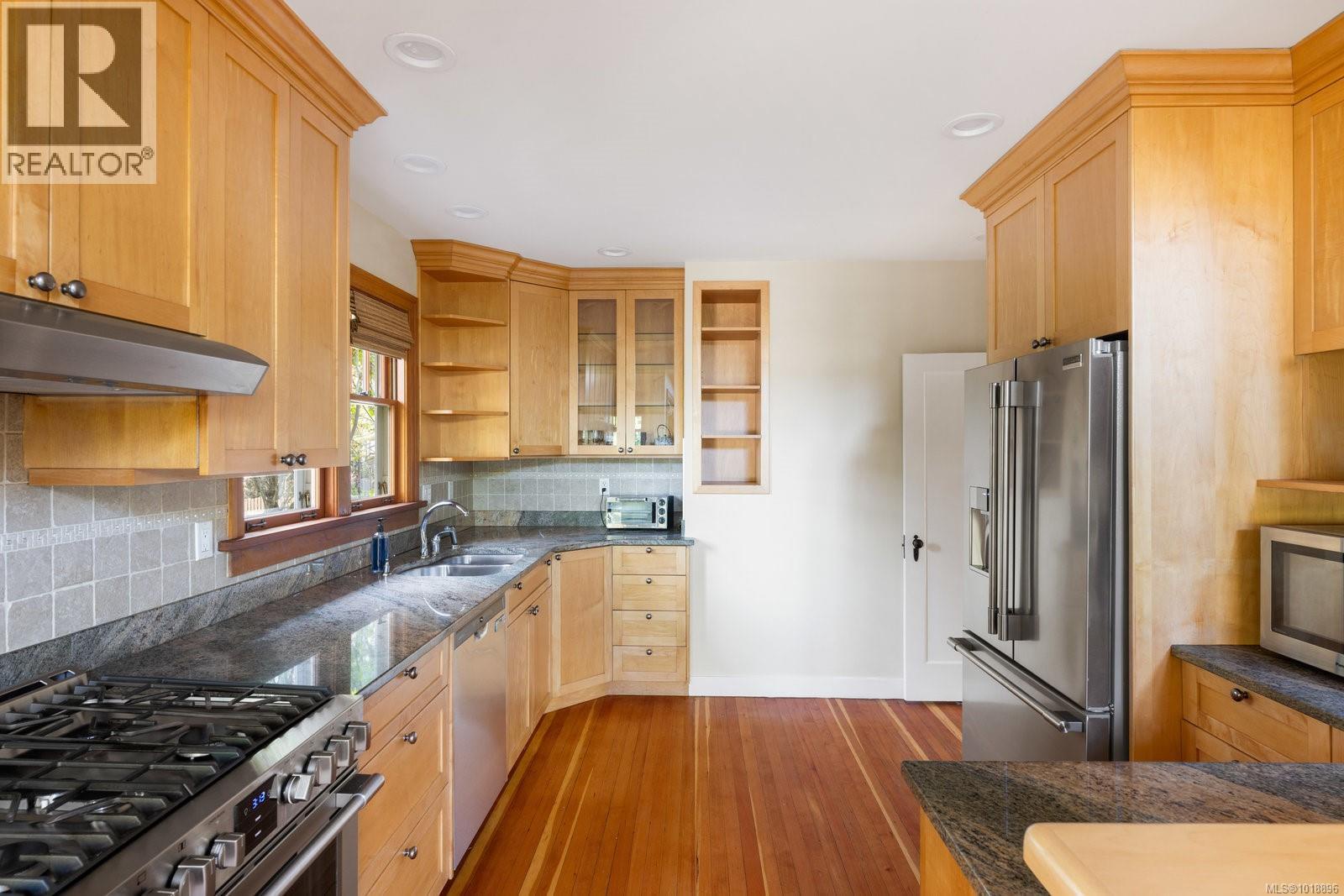 2168 Bartlett Ave, Oak Bay, British Columbia