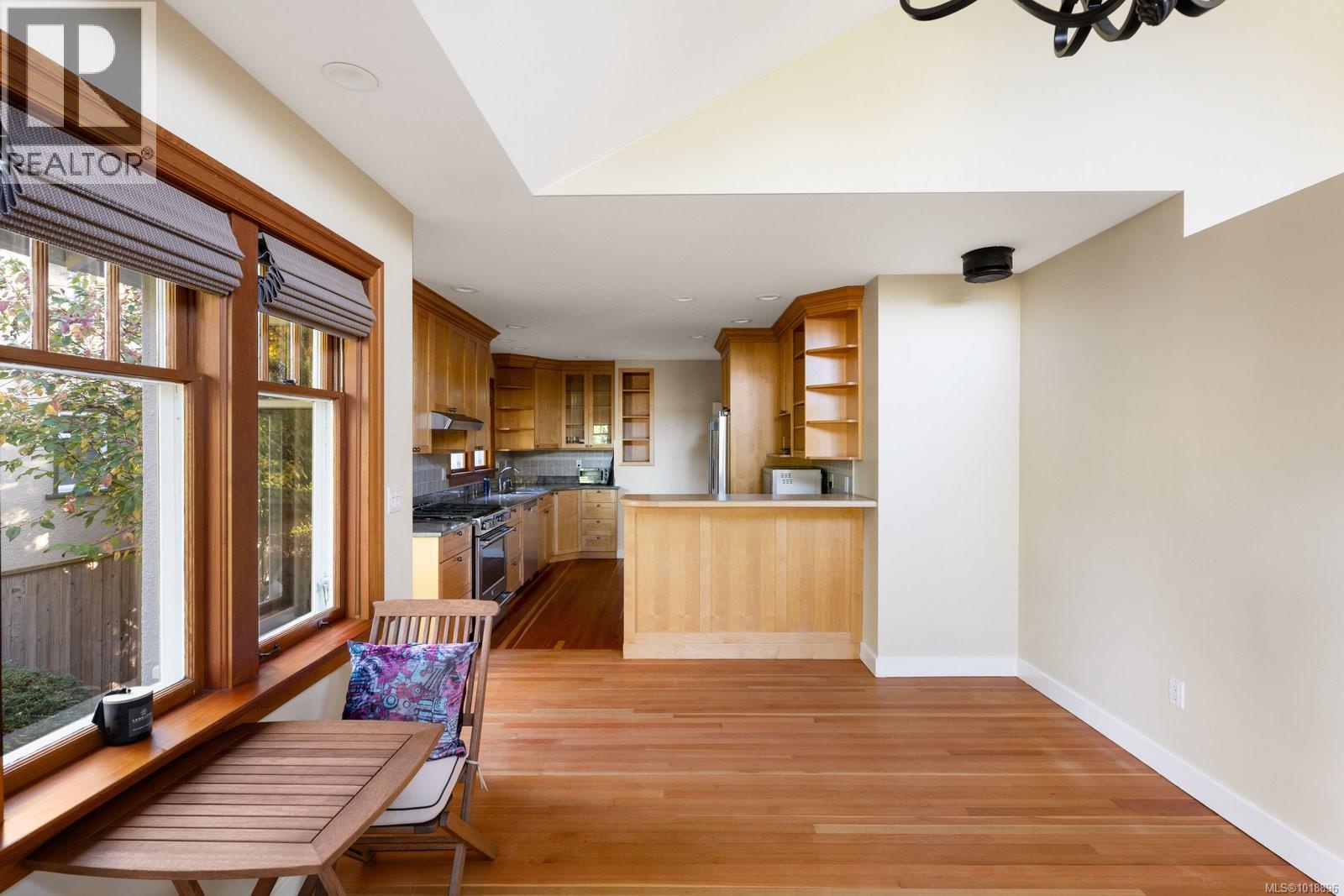 2168 Bartlett Ave, Oak Bay, British Columbia