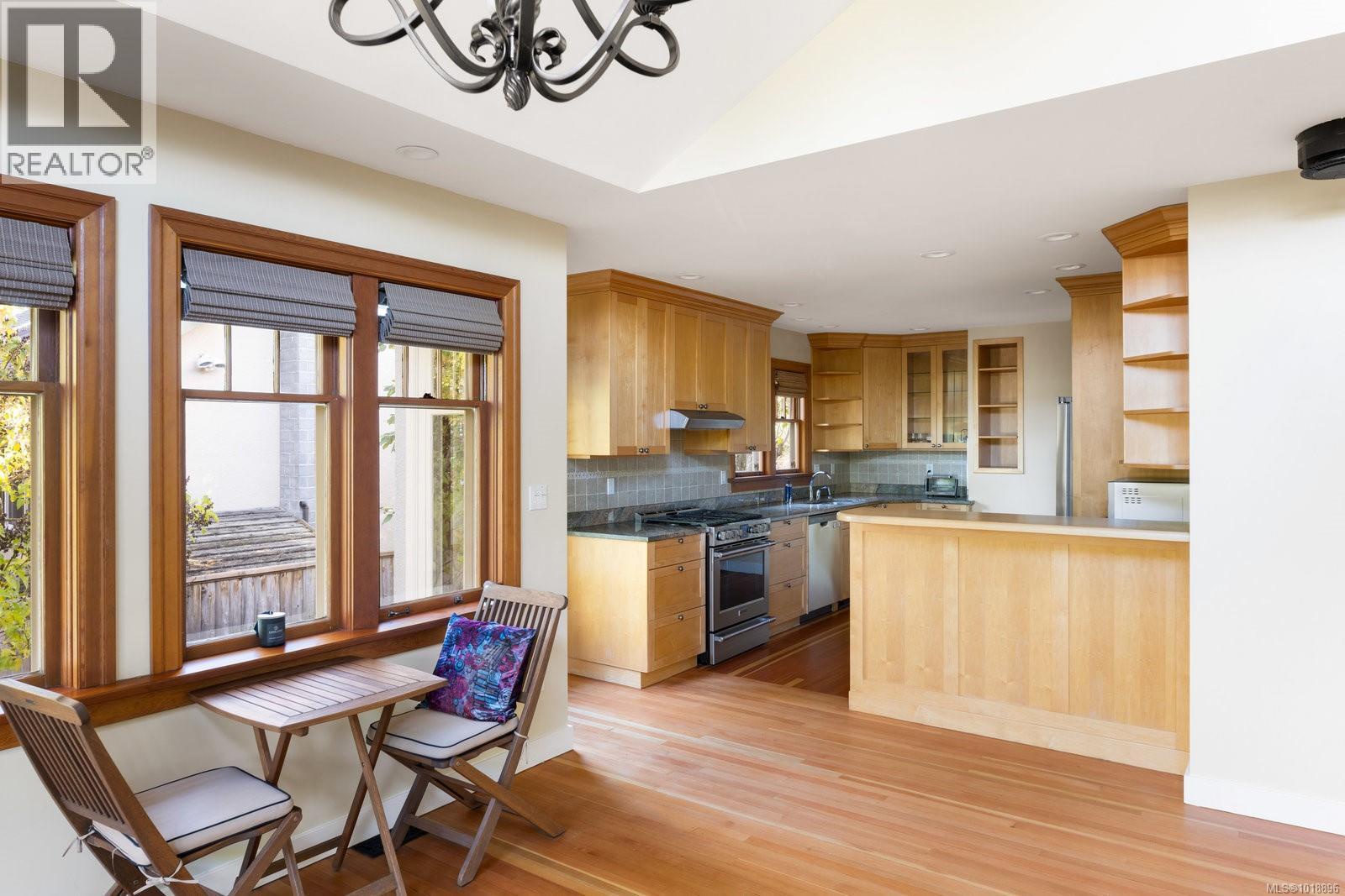 2168 Bartlett Ave, Oak Bay, British Columbia