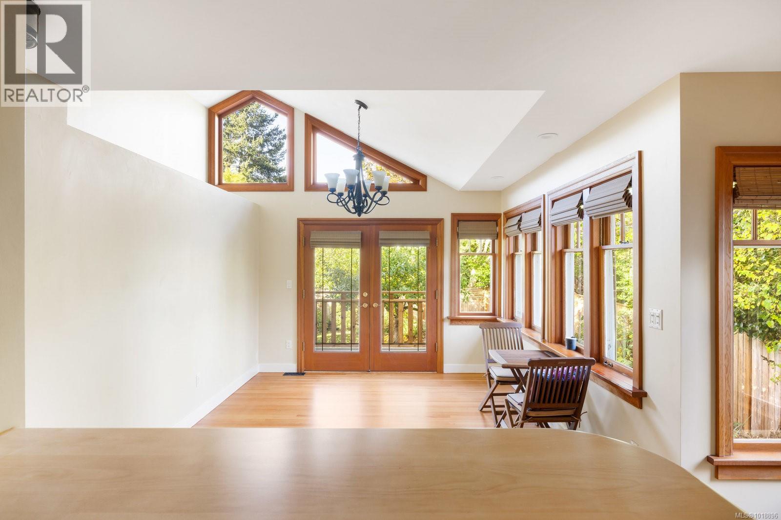 2168 Bartlett Ave, Oak Bay, British Columbia