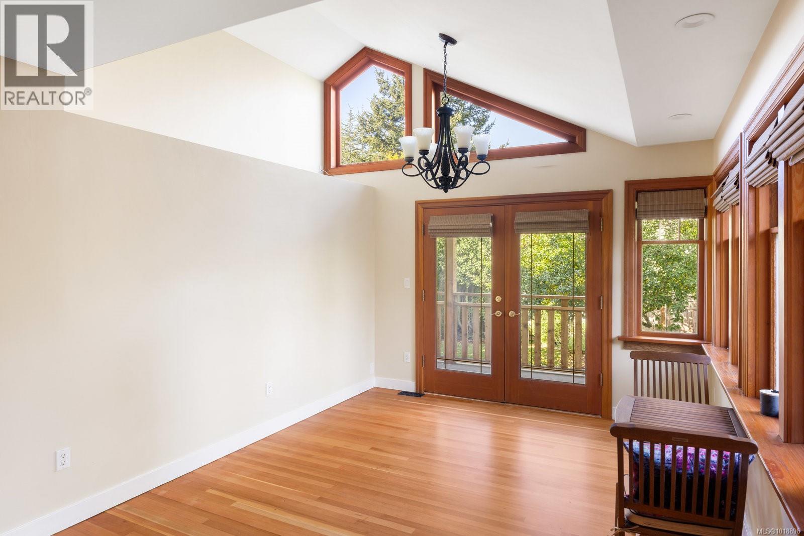 2168 Bartlett Ave, Oak Bay, British Columbia