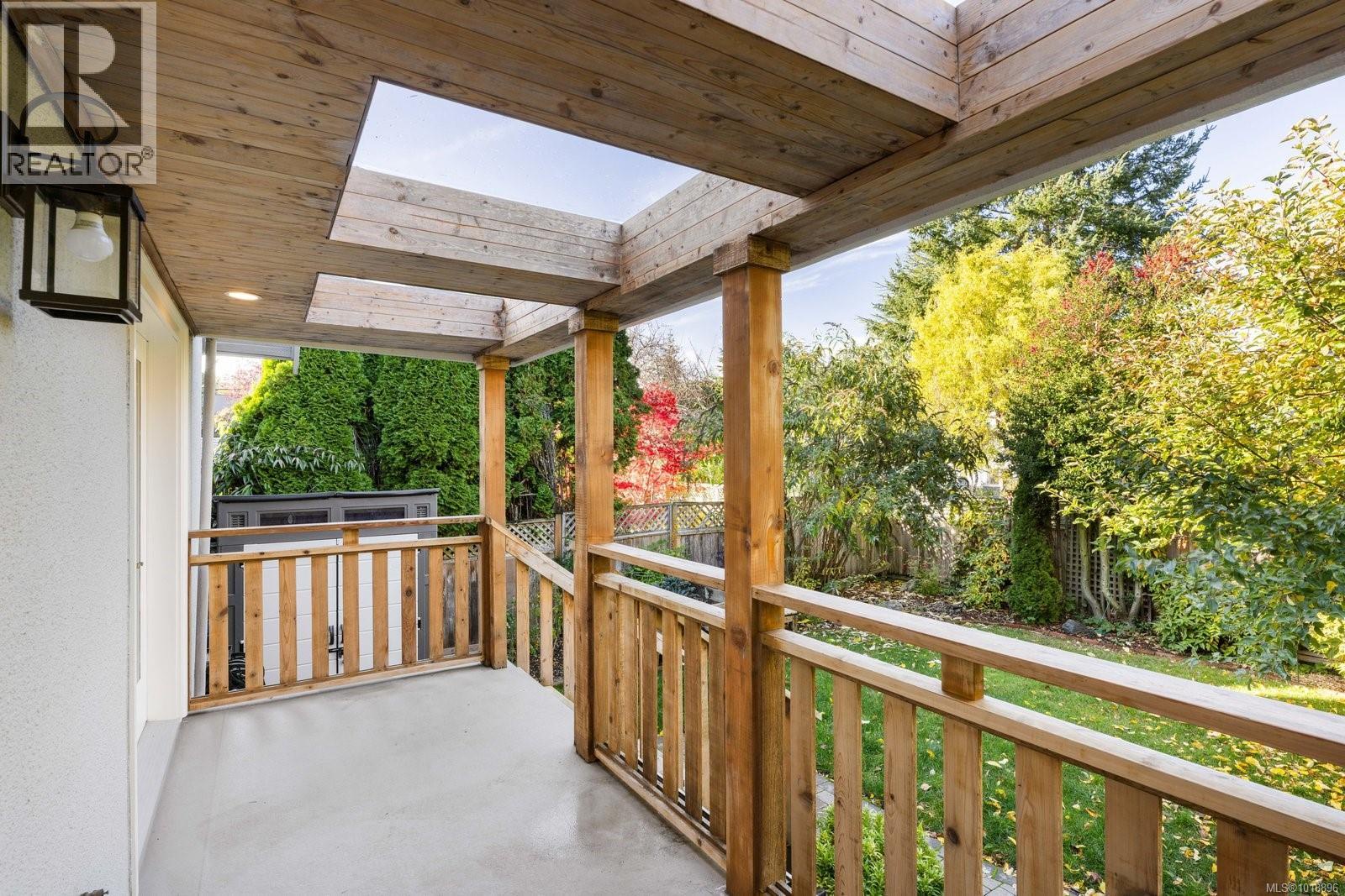 2168 Bartlett Ave, Oak Bay, British Columbia