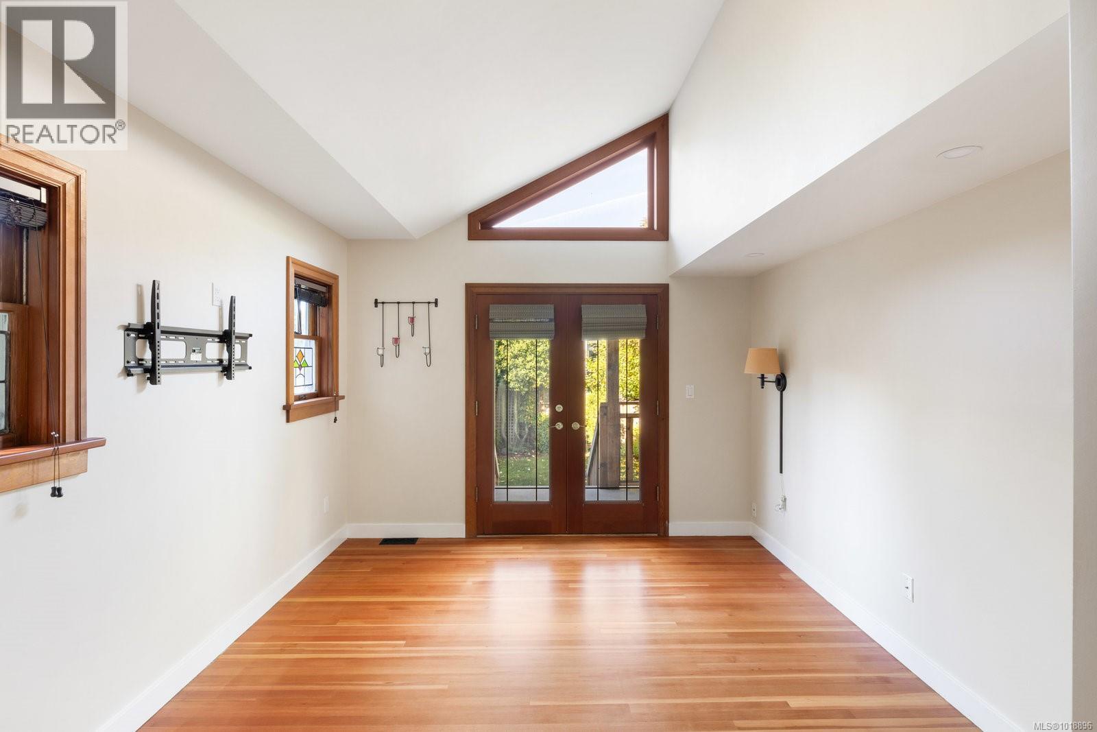 2168 Bartlett Ave, Oak Bay, British Columbia