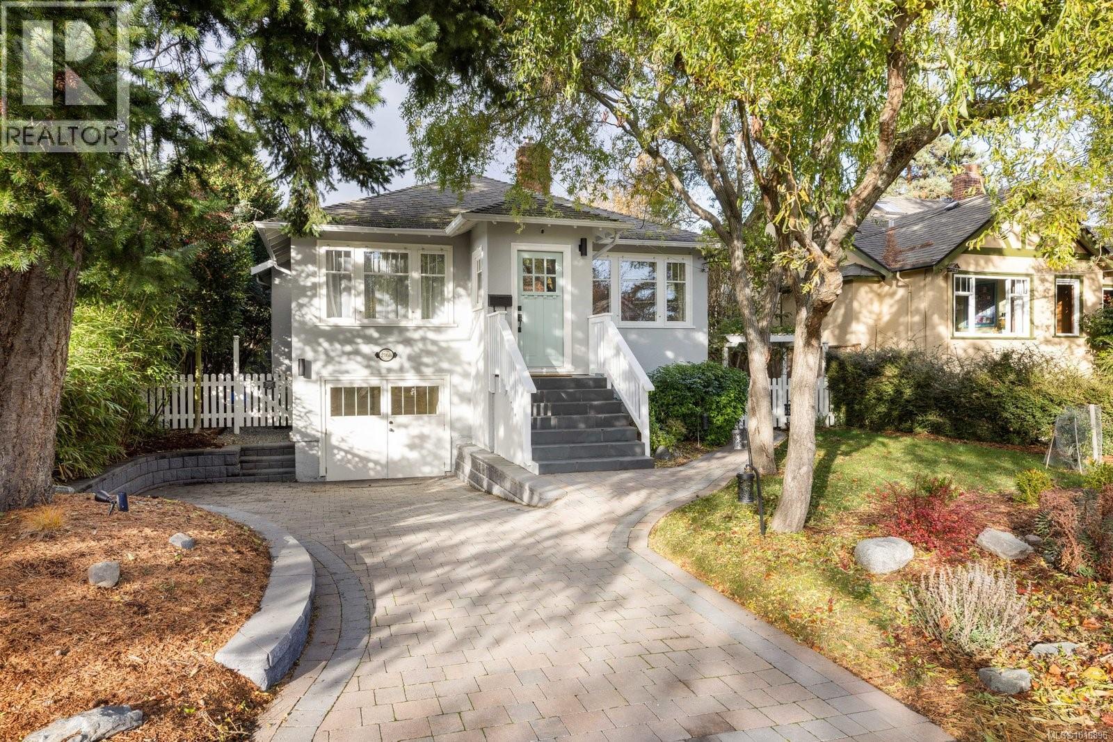 2168 Bartlett Ave, Oak Bay, British Columbia