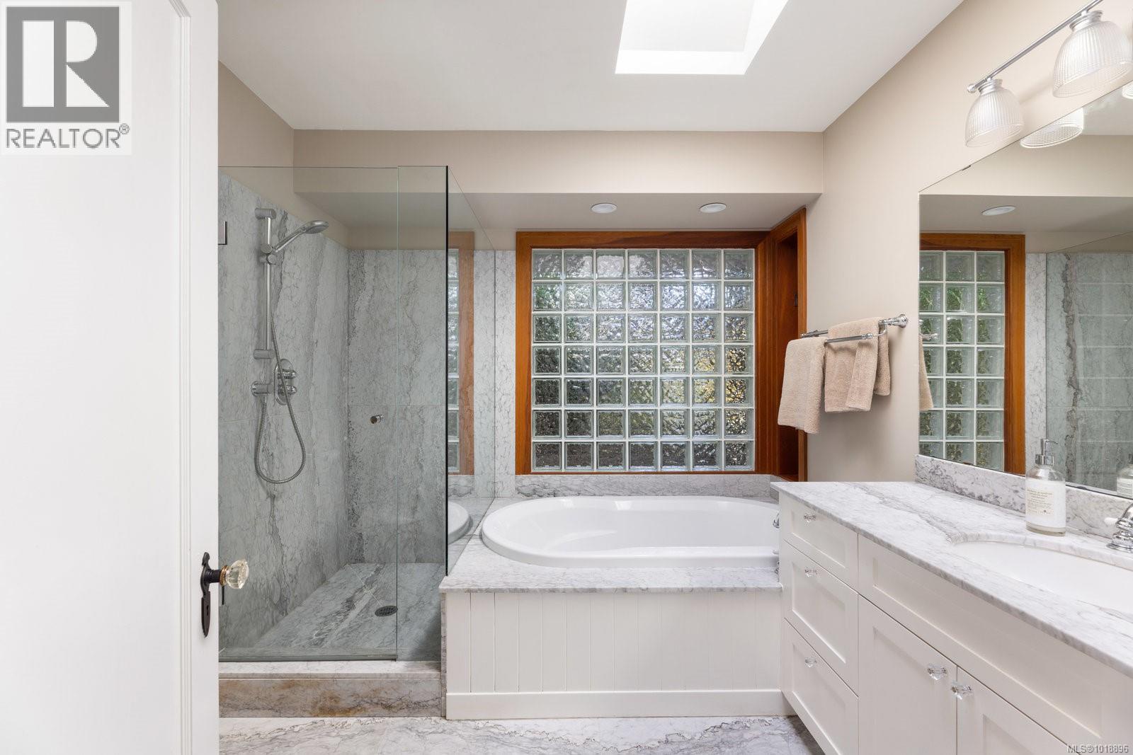 2168 Bartlett Ave, Oak Bay, British Columbia