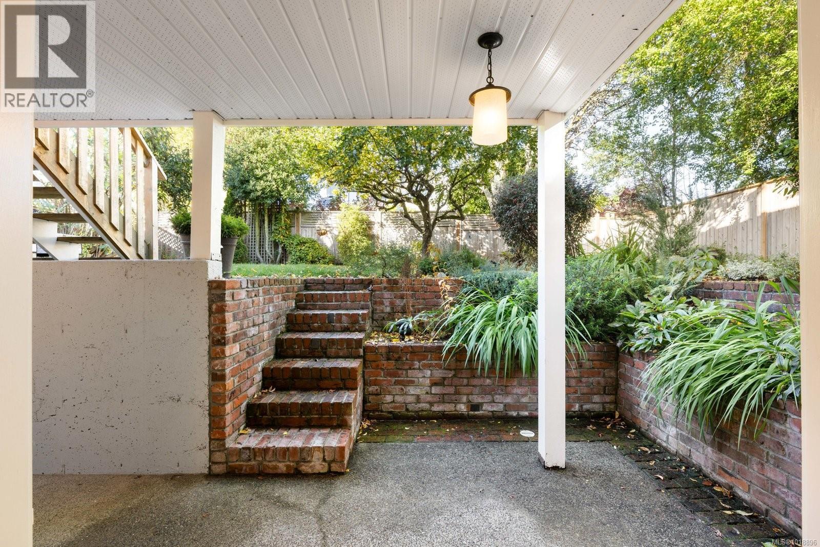 2168 Bartlett Ave, Oak Bay, British Columbia