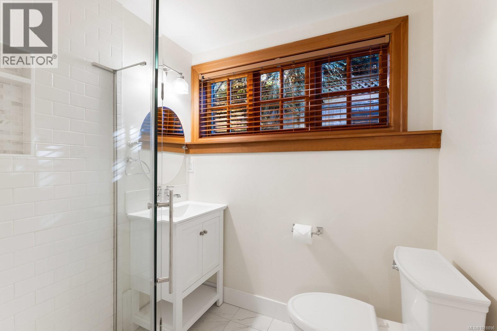 2168 Bartlett Ave, Oak Bay, British Columbia