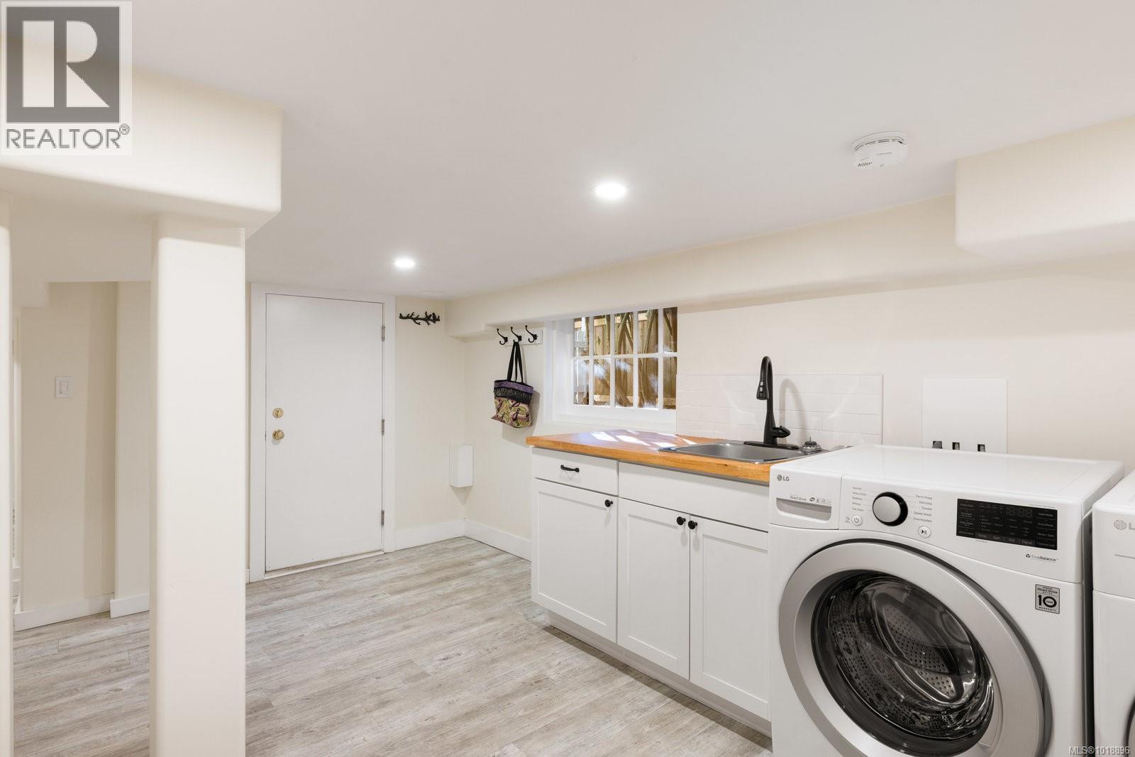 2168 Bartlett Ave, Oak Bay, British Columbia