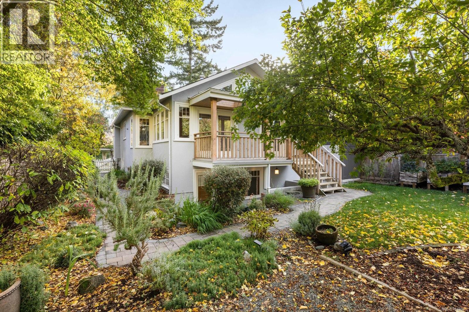 2168 Bartlett Ave, Oak Bay, British Columbia