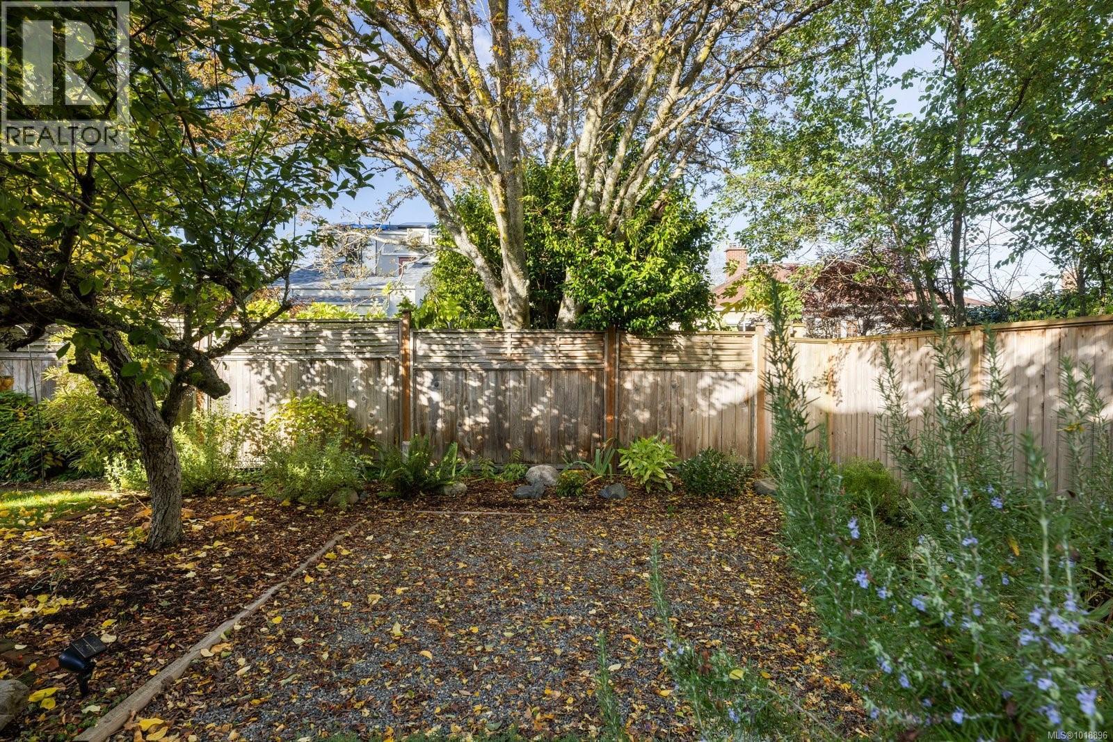 2168 Bartlett Ave, Oak Bay, British Columbia