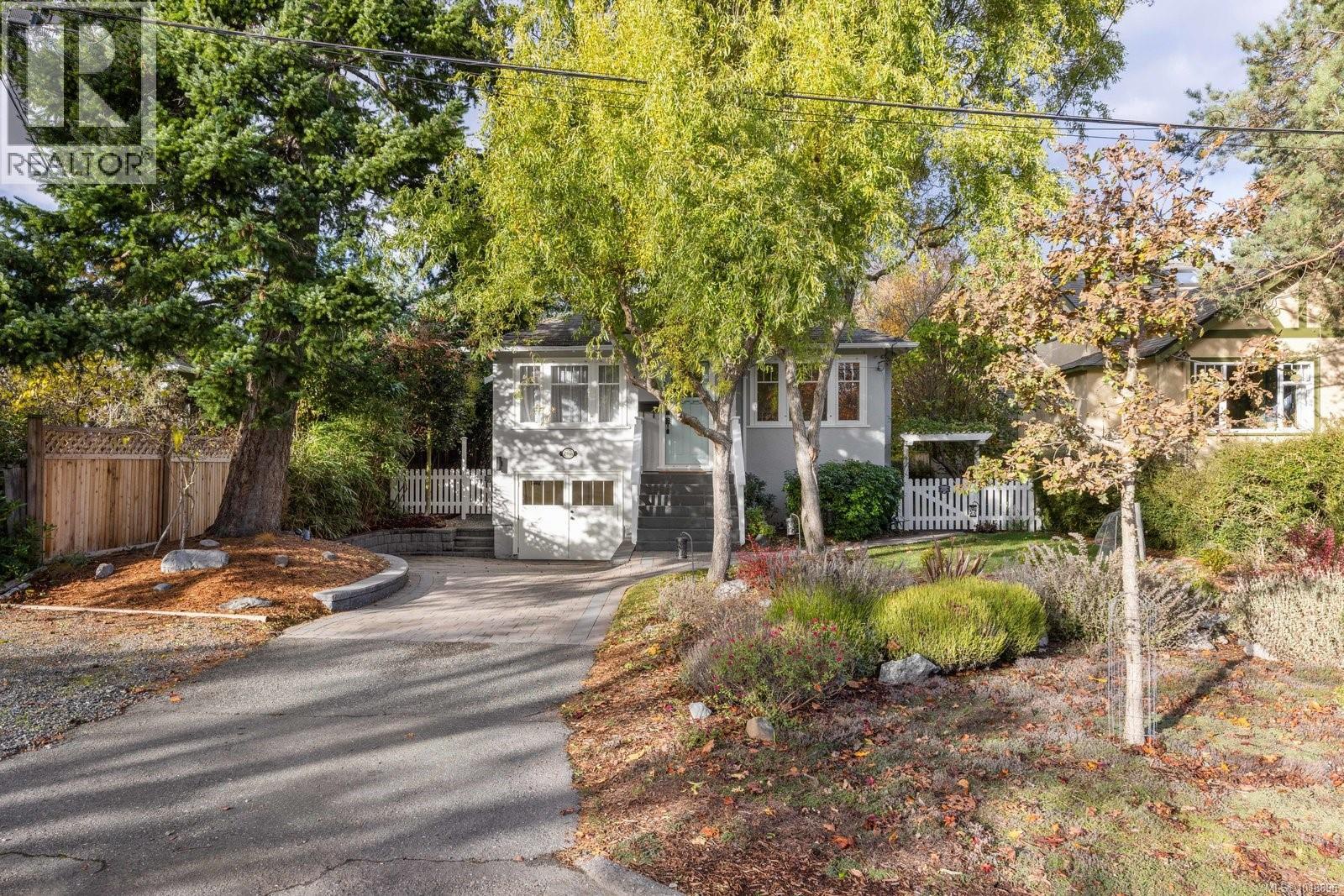 2168 Bartlett Ave, Oak Bay, British Columbia