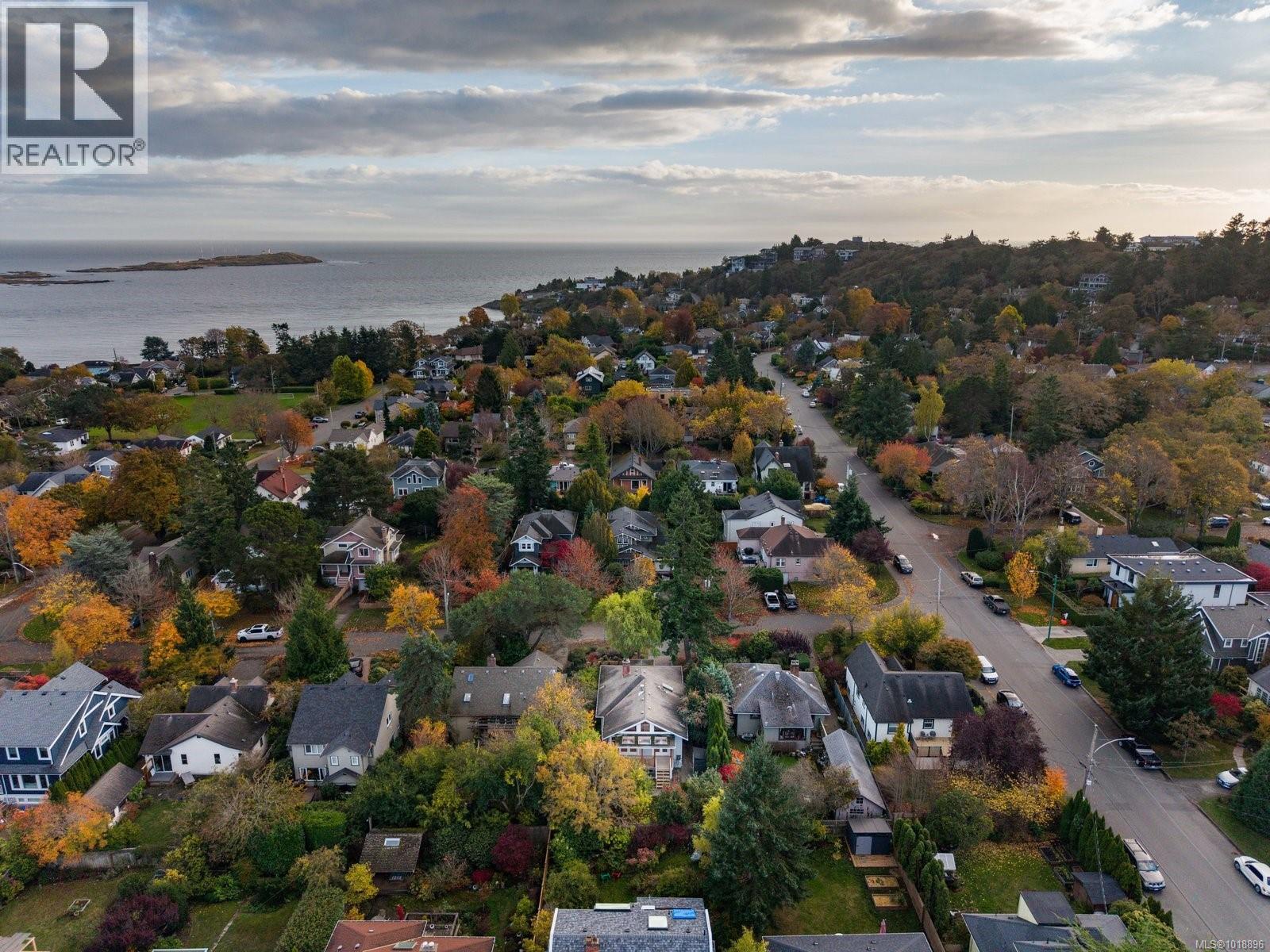 2168 Bartlett Ave, Oak Bay, British Columbia