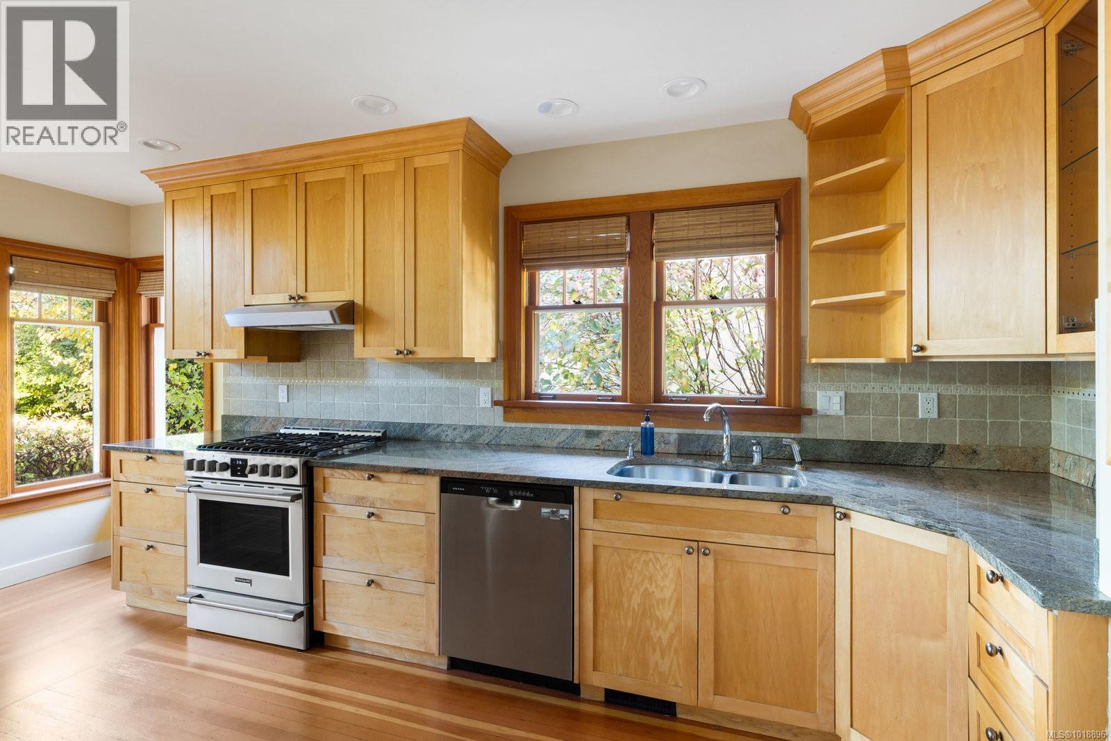 2168 Bartlett Ave, Oak Bay, British Columbia