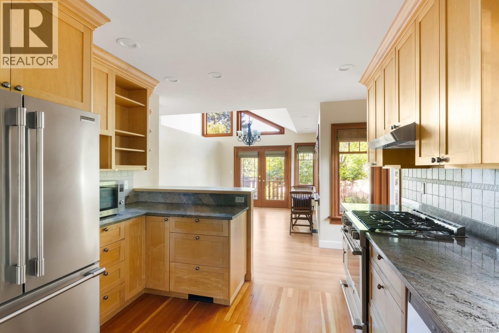 2168 Bartlett Ave, Oak Bay, British Columbia