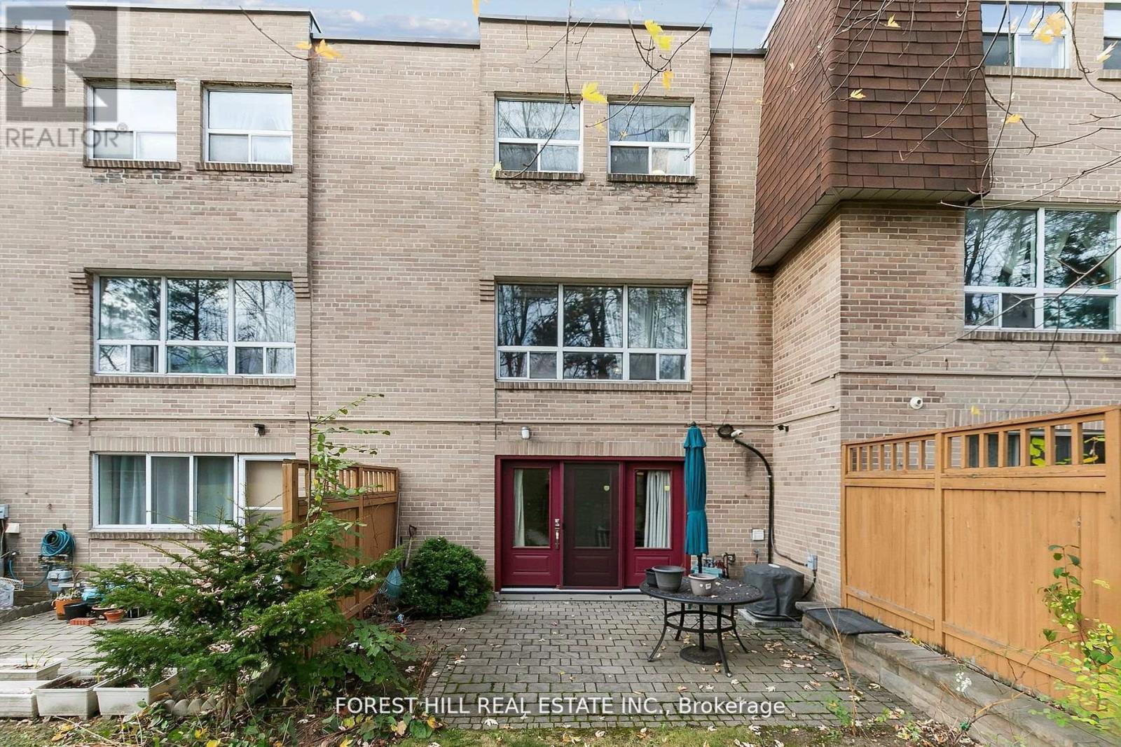 86 Village Greenway, Toronto (henry Farm), Ontario