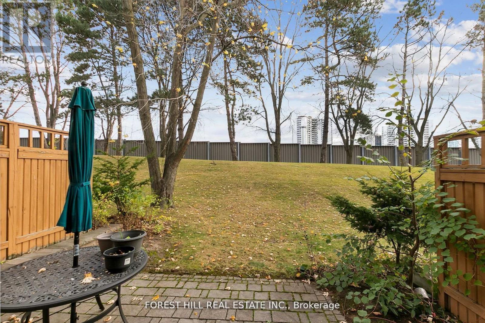 86 Village Greenway, Toronto (henry Farm), Ontario