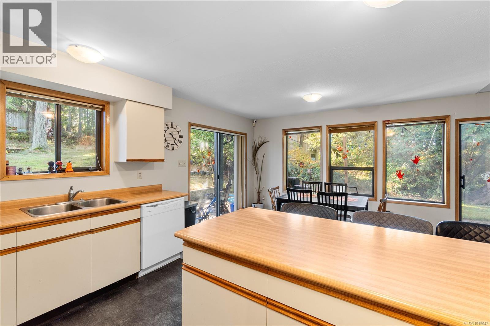 5378 Rutherford Rd, Nanaimo, British Columbia