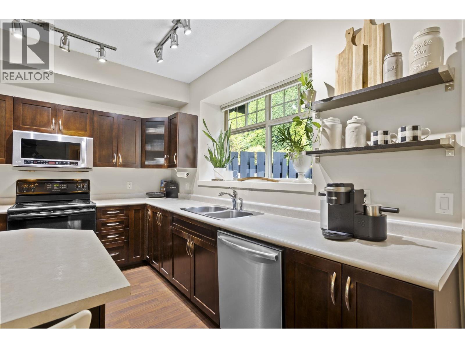 5 55 Hawthorn Drive, Port Moody, British Columbia