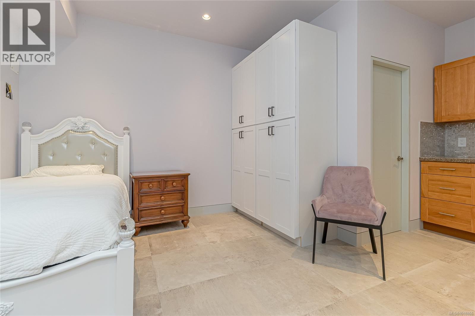 2328 Dunlevy St, Oak Bay, British Columbia