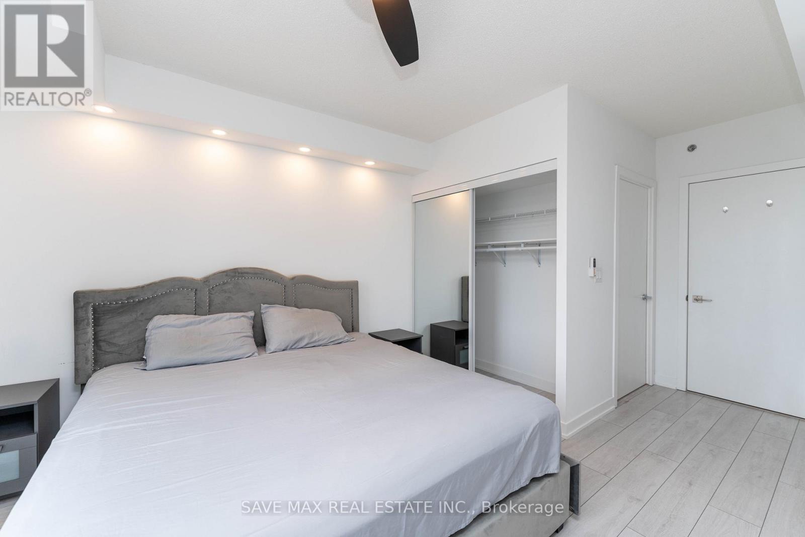 B317 - 3200 Dakota Common, Burlington (alton), Ontario