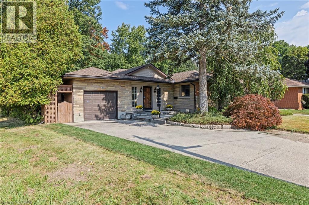 40 Bertram Drive, Dundas, Ontario
