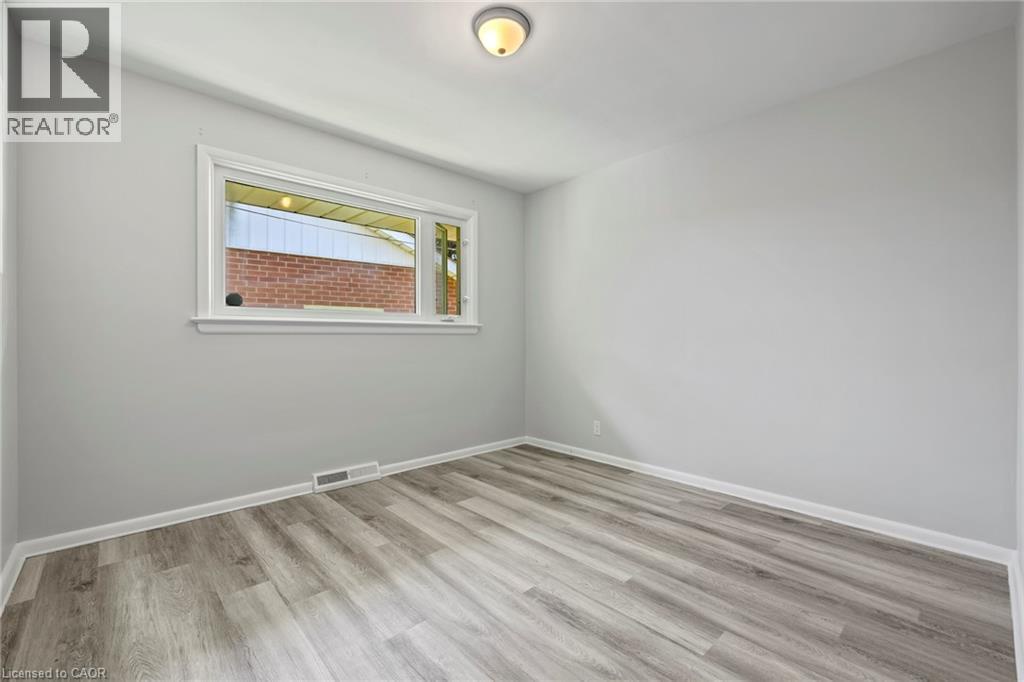 40 Bertram Drive, Dundas, Ontario