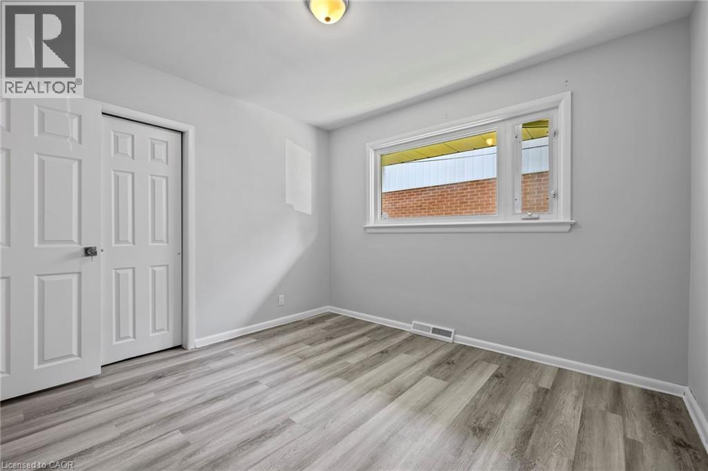 40 Bertram Drive, Dundas, Ontario