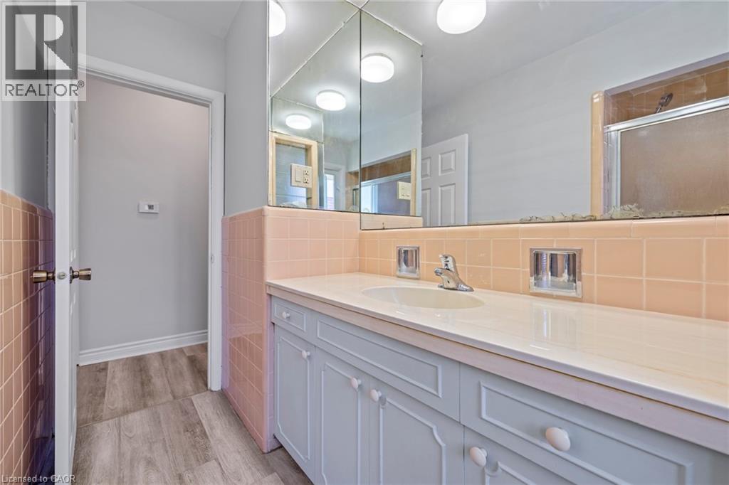 40 Bertram Drive, Dundas, Ontario