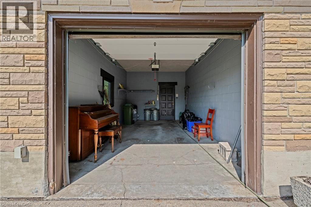 40 Bertram Drive, Dundas, Ontario