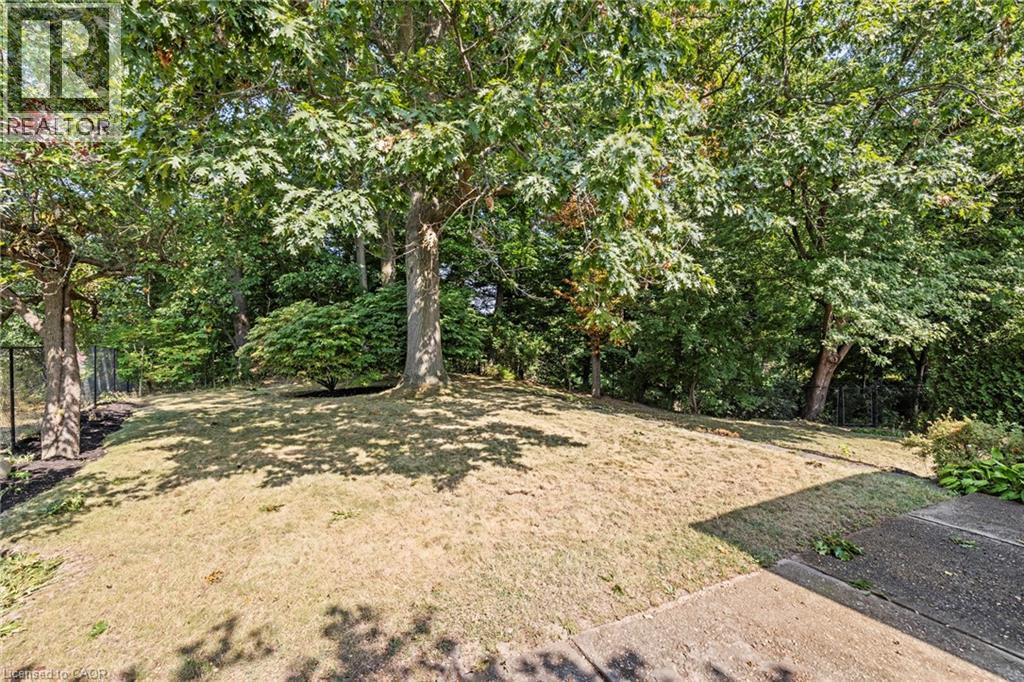 40 Bertram Drive, Dundas, Ontario