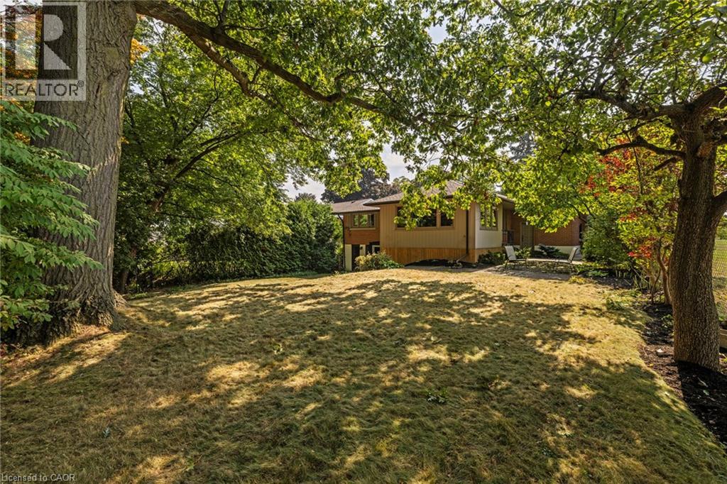 40 Bertram Drive, Dundas, Ontario