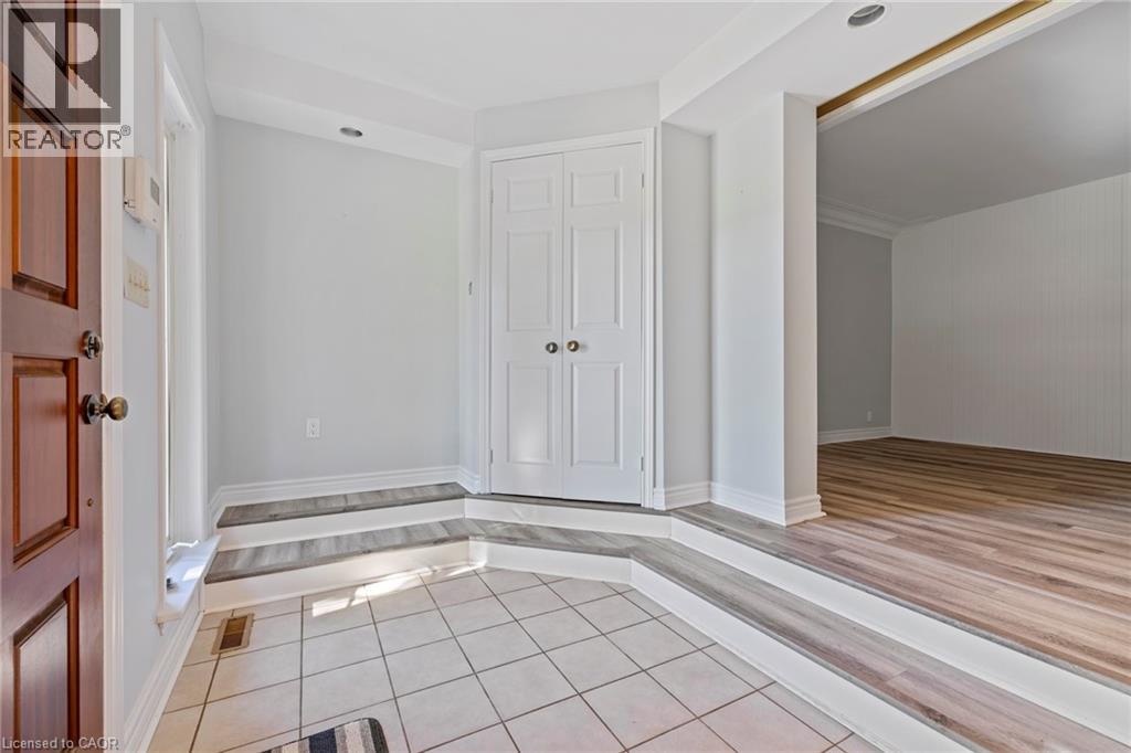 40 Bertram Drive, Dundas, Ontario