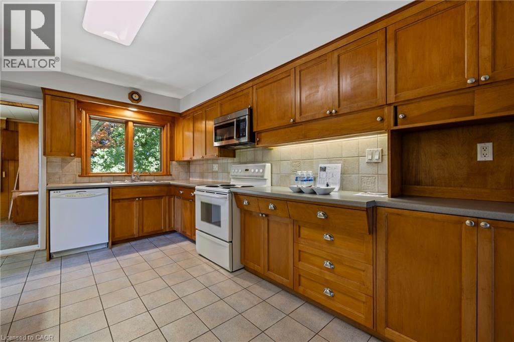 40 Bertram Drive, Dundas, Ontario